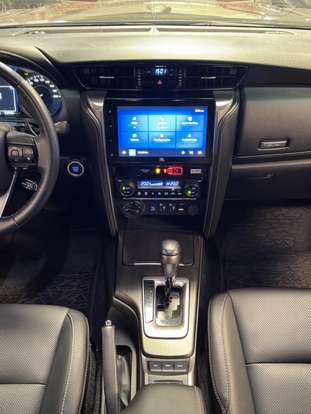 TOYOTA-HILUX SW4-2023