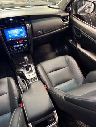 TOYOTA-HILUX SW4-2023