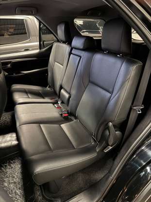 TOYOTA-HILUX SW4-2023