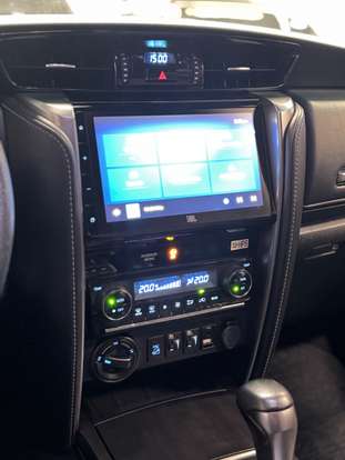 TOYOTA-HILUX SW4-2023
