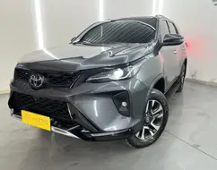 TOYOTA HILUX SW4 2.8 D-4D TURBO DIESEL SRX 4X4 AUTOMÁTICO TOYOTA HILUX SW4 2.8 D-4D TURBO DIESEL SRX 4X4 AUTOMÁTICO