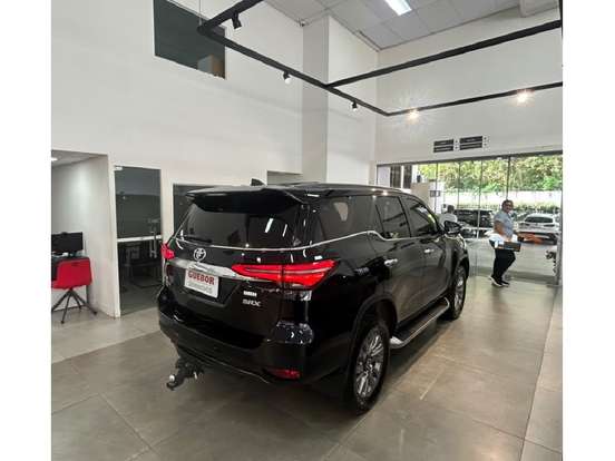 TOYOTA-HILUX SW4-2.8 D-4D TURBO DIESEL SRX 4X4 AUTOMÁTICO TOYOTA-HILUX SW4-2022