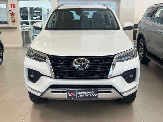 TOYOTA-HILUX SW4-2023