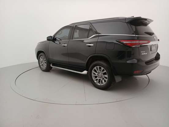 TOYOTA-HILUX SW4-2023