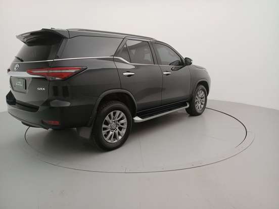TOYOTA-HILUX SW4-2.8 D-4D TURBO DIESEL SRX 7L 4X4 AUTOMÁTICO TOYOTA-HILUX SW4-2023
