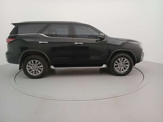 TOYOTA-HILUX SW4-2.8 D-4D TURBO DIESEL SRX 7L 4X4 AUTOMÁTICO TOYOTA-HILUX SW4-2023