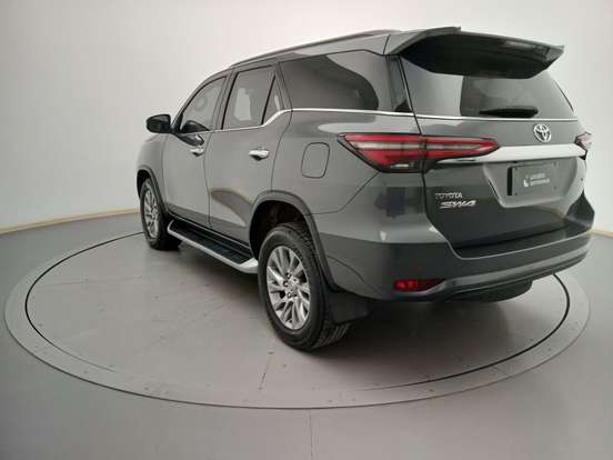 TOYOTA-HILUX SW4-2.8 D-4D TURBO DIESEL SRX 7L 4X4 AUTOMÁTICO TOYOTA-HILUX SW4-2023