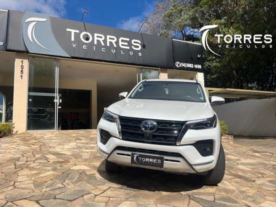 TOYOTA-HILUX SW4-2.8 D-4D TURBO DIESEL SRX 7L 4X4 AUTOMÁTICO TOYOTA-HILUX SW4-2022