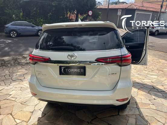 TOYOTA-HILUX SW4-2.8 D-4D TURBO DIESEL SRX 7L 4X4 AUTOMÁTICO TOYOTA-HILUX SW4-2022