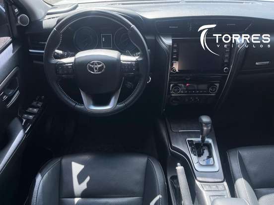 TOYOTA-HILUX SW4-2022