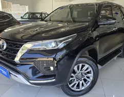 TOYOTA HILUX SW4 2.8 D-4D TURBO DIESEL SRX 7L 4X4 AUTOMÁTICO TOYOTA HILUX SW4 2.8 D-4D TURBO DIESEL SRX 7L 4X4 AUTOMÁTICO