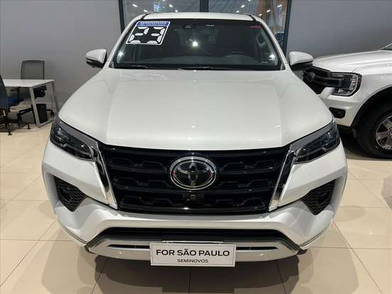 TOYOTA-HILUX SW4-2.8 D-4D TURBO DIESEL SRX 7L 4X4 AUTOMÁTICO TOYOTA-HILUX SW4-2023