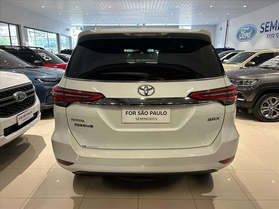 TOYOTA-HILUX SW4-2023