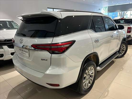 TOYOTA-HILUX SW4-2023