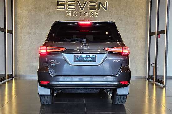 TOYOTA-HILUX SW4-2023