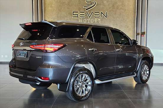 TOYOTA-HILUX SW4-2023