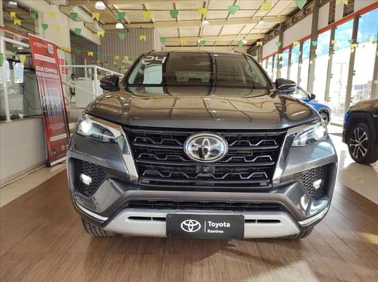 TOYOTA-HILUX SW4-2.8 D-4D TURBO DIESEL SRX 7L 4X4 AUTOMÁTICO TOYOTA-HILUX SW4-2023