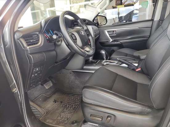 TOYOTA-HILUX SW4-2.8 D-4D TURBO DIESEL SRX 7L 4X4 AUTOMÁTICO TOYOTA-HILUX SW4-2023
