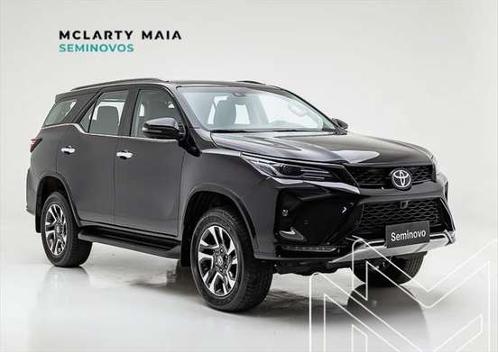 TOYOTA-HILUX SW4-2024