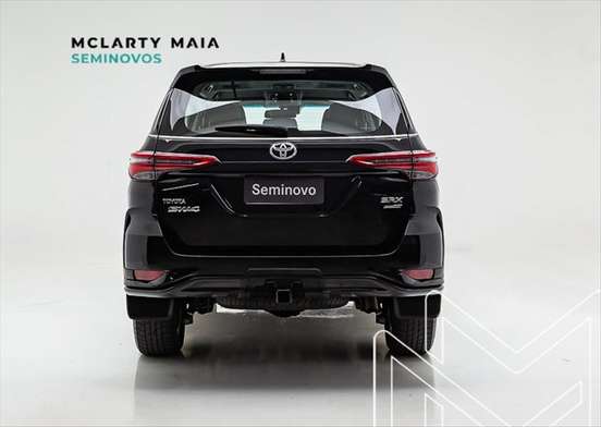 TOYOTA-HILUX SW4-2024