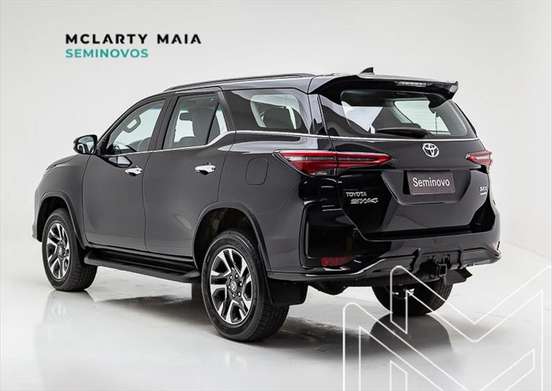 TOYOTA-HILUX SW4-2024