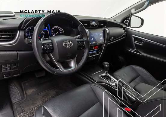 TOYOTA-HILUX SW4-2024