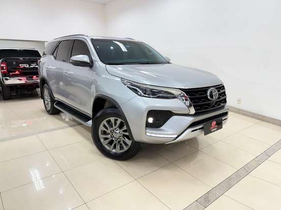TOYOTA-HILUX SW4-2023