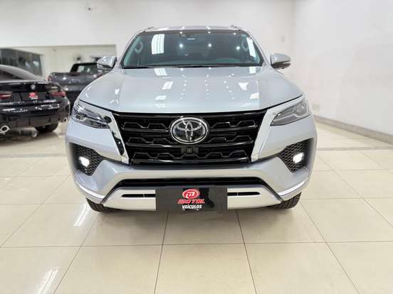 TOYOTA-HILUX SW4-2023