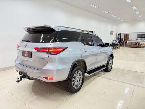 TOYOTA-HILUX SW4-2.8 D-4D TURBO DIESEL SRX 7L 4X4 AUTOMÁTICO TOYOTA-HILUX SW4-2023