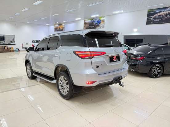 TOYOTA-HILUX SW4-2.8 D-4D TURBO DIESEL SRX 7L 4X4 AUTOMÁTICO TOYOTA-HILUX SW4-2023