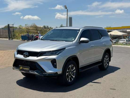 TOYOTA-HILUX SW4-2025