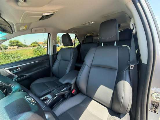 TOYOTA-HILUX SW4-2.8 D-4D TURBO DIESEL SRX PLATINUM 4X4 AUTOMÁTICO TOYOTA-HILUX SW4-2025