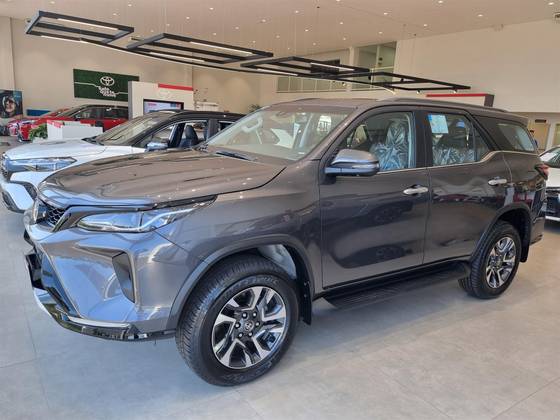 TOYOTA HILUX SW4 2.8 D-4D TURBO DIESEL SRX PLATINUM 4X4 AUTOMÁTICO
