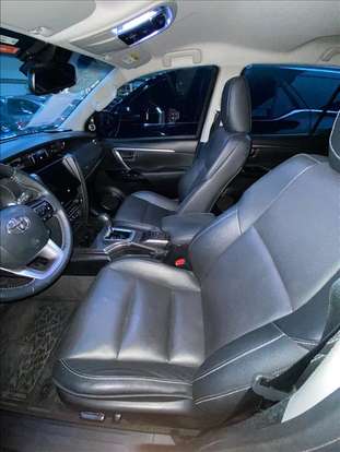 TOYOTA-HILUX SW4-2024