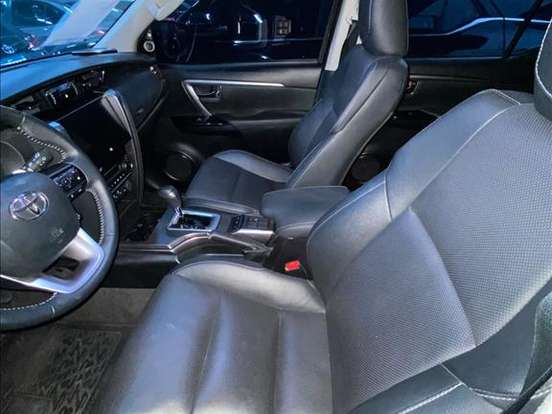 TOYOTA-HILUX SW4-2.8 D-4D TURBO DIESEL SRX PLATINUM 4X4 AUTOMÁTICO TOYOTA-HILUX SW4-2024