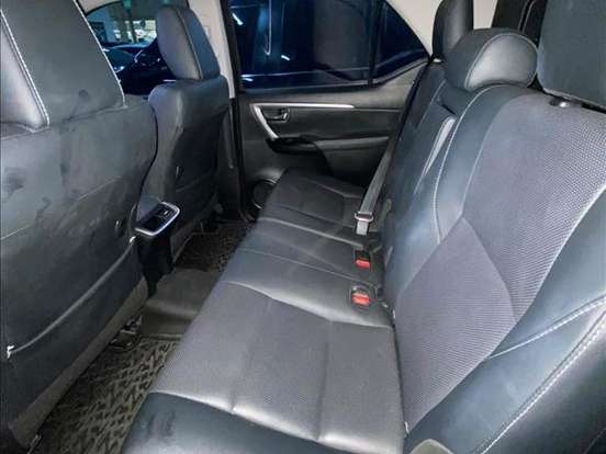 TOYOTA-HILUX SW4-2.8 D-4D TURBO DIESEL SRX PLATINUM 4X4 AUTOMÁTICO TOYOTA-HILUX SW4-2024