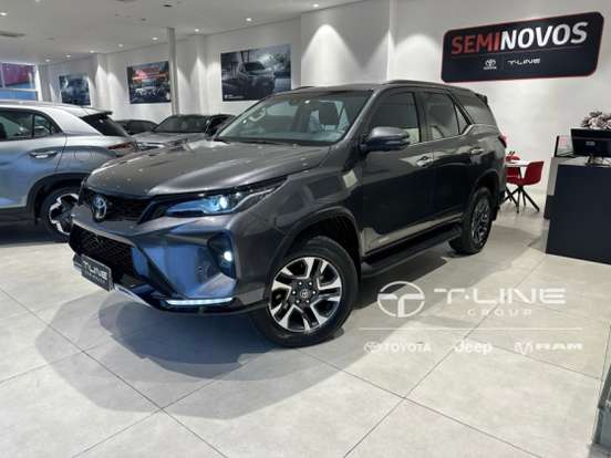 TOYOTA-HILUX SW4-2.8 D-4D TURBO DIESEL SRX PLATINUM 7L 4X4 AUTOMÁTICO TOYOTA-HILUX SW4-2023