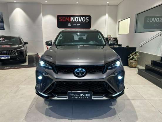 TOYOTA-HILUX SW4-2023