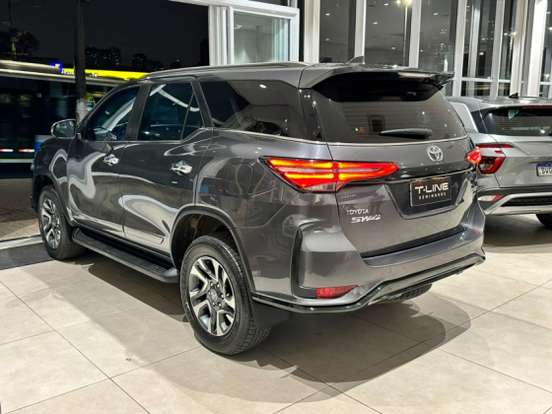 TOYOTA-HILUX SW4-2023