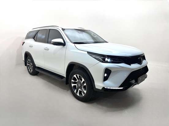 TOYOTA-HILUX SW4-2024