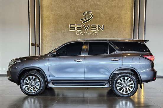 TOYOTA-HILUX SW4-2024