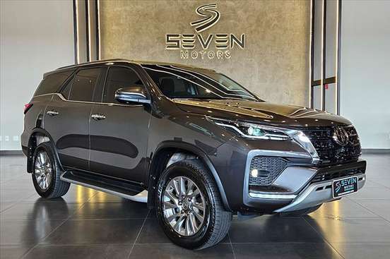 TOYOTA-HILUX SW4-2024
