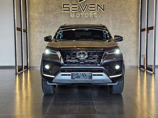 TOYOTA-HILUX SW4-2.8 D-4D TURBO DIESEL SRX PLATINUM 7L 4X4 AUTOMÁTICO TOYOTA-HILUX SW4-2024
