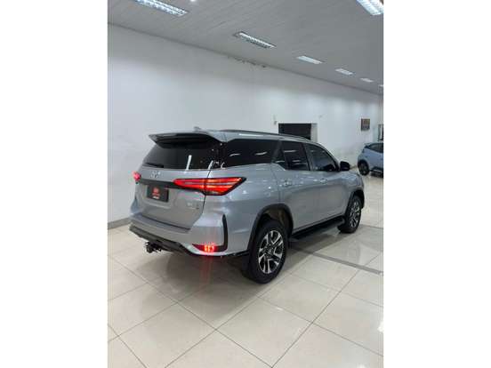TOYOTA-HILUX SW4-2023