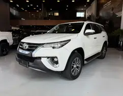 TOYOTA HILUX SW4 2.8 SRX 4X4 7 LUGARES 16V TURBO INTERCOOLER DIESEL 4P AUTOMÁTICO TOYOTA HILUX SW4 2.8 SRX 4X4 7 LUGARES 16V TURBO INTERCOOLER DIESEL 4P AUTOMÁTICO