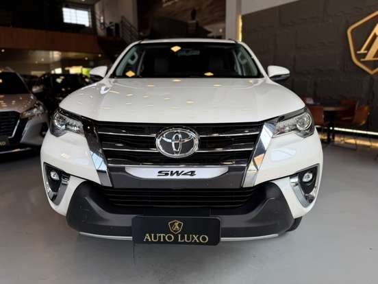TOYOTA-HILUX SW4-2.8 SRX 4X4 7 LUGARES 16V TURBO INTERCOOLER DIESEL 4P AUTOMÁTICO TOYOTA-HILUX SW4-2019