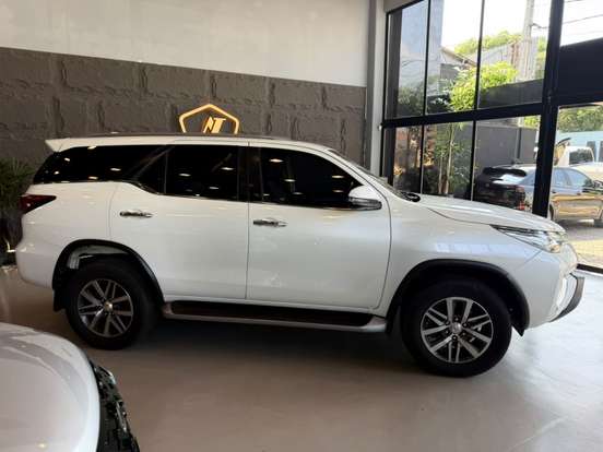 TOYOTA-HILUX SW4-2019