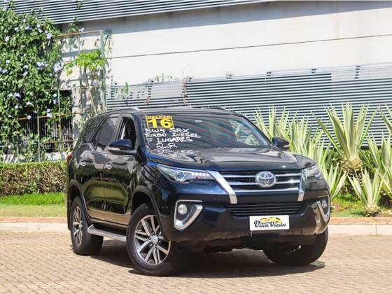 TOYOTA HILUX SW4 2.8 SRX 4X4 7 LUGARES 16V TURBO INTERCOOLER DIESEL 4P AUTOMÁTICO