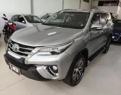 TOYOTA HILUX SW4 2.8 SRX 4X4 7 LUGARES 16V TURBO INTERCOOLER DIESEL 4P AUTOMÁTICO TOYOTA HILUX SW4 2.8 SRX 4X4 7 LUGARES 16V TURBO INTERCOOLER DIESEL 4P AUTOMÁTICO