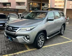 TOYOTA HILUX SW4 2.8 SRX 4X4 7 LUGARES 16V TURBO INTERCOOLER DIESEL 4P AUTOMÁTICO TOYOTA HILUX SW4 2.8 SRX 4X4 7 LUGARES 16V TURBO INTERCOOLER DIESEL 4P AUTOMÁTICO